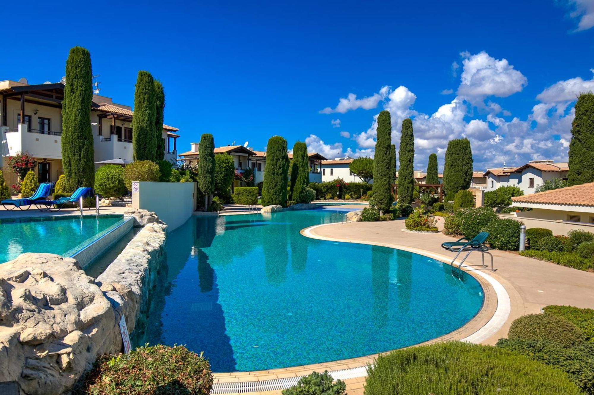 2 Bedroom Apartment Chloe With Communal Pool, Aphrodite Hills Resort เกาเคลีย ภายนอก รูปภาพ