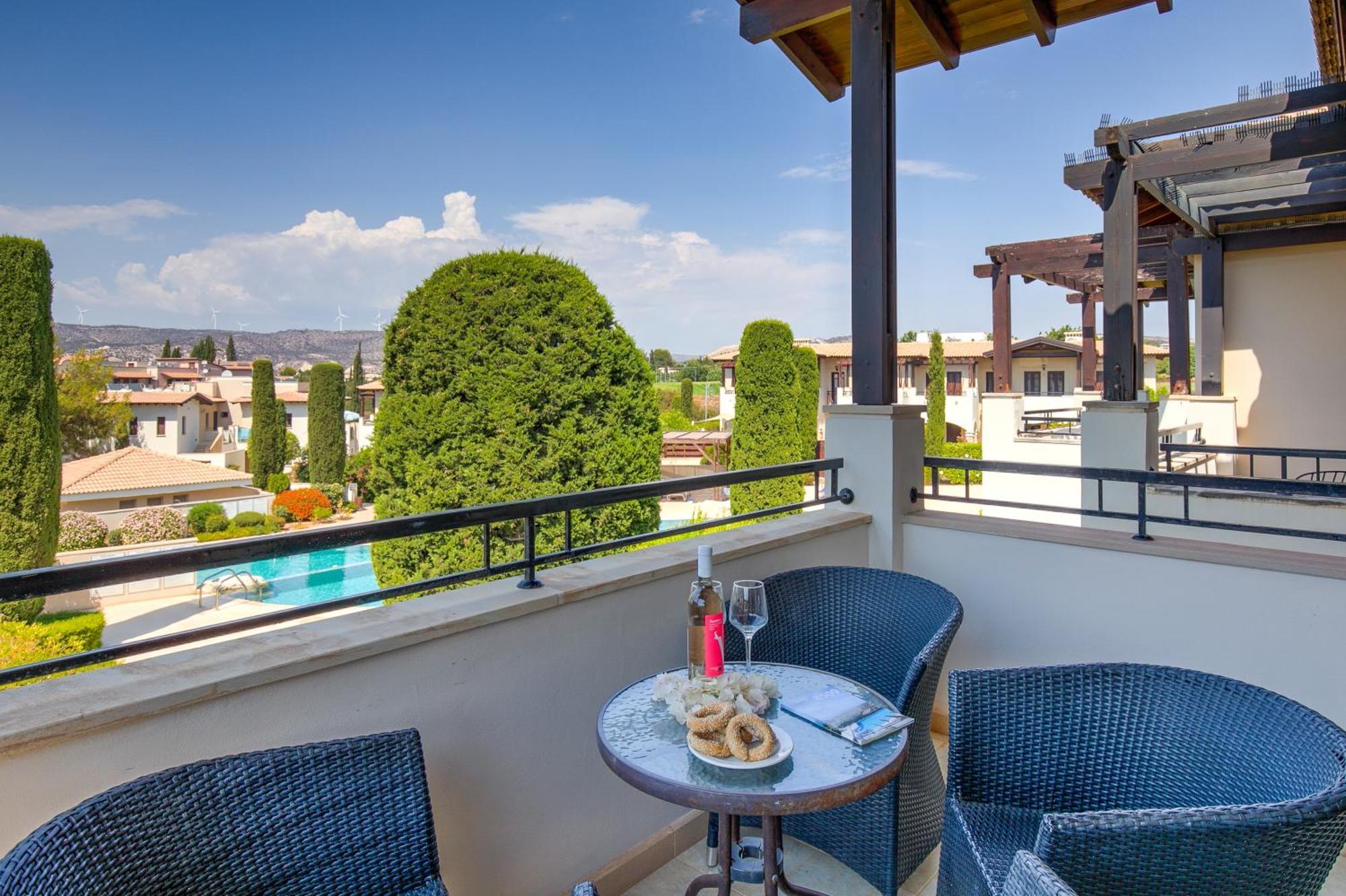 2 Bedroom Apartment Chloe With Communal Pool, Aphrodite Hills Resort เกาเคลีย ภายนอก รูปภาพ
