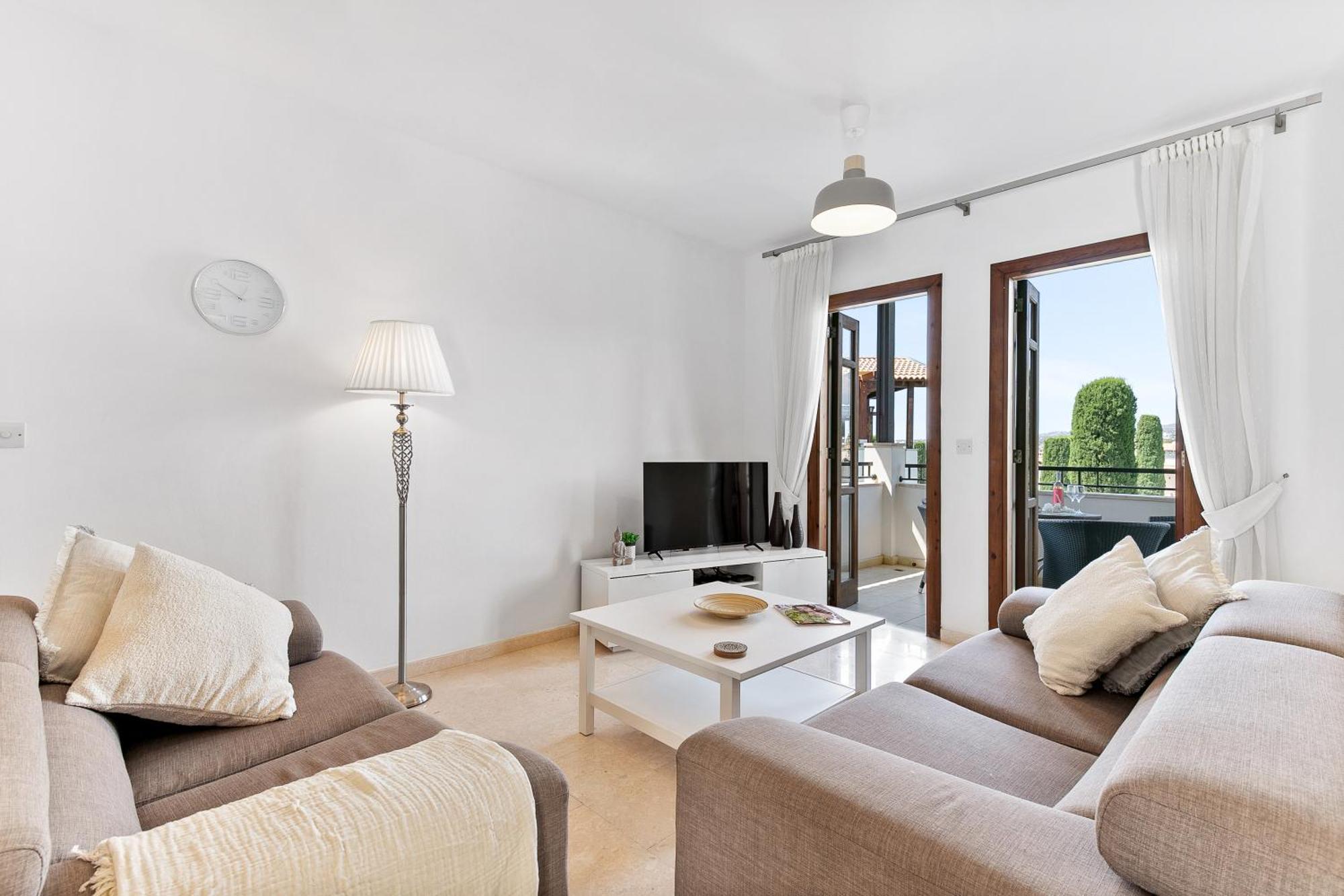2 Bedroom Apartment Chloe With Communal Pool, Aphrodite Hills Resort เกาเคลีย ภายนอก รูปภาพ
