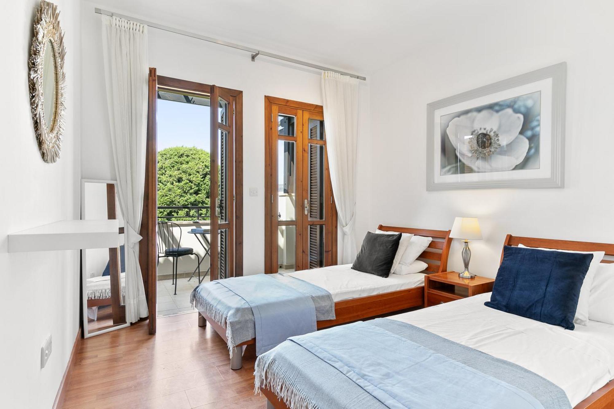 2 Bedroom Apartment Chloe With Communal Pool, Aphrodite Hills Resort เกาเคลีย ภายนอก รูปภาพ